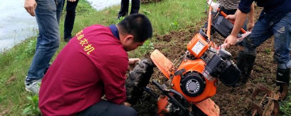 农机怎么更换轮胎，更换时要在内外胎之间涂一层滑石粉